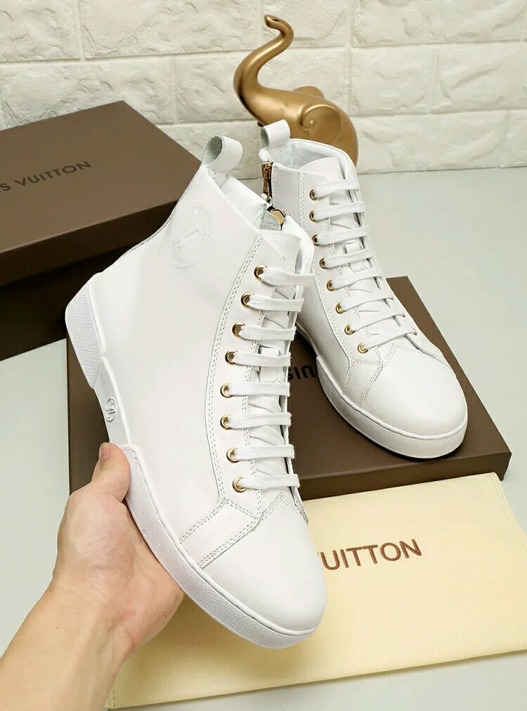 Factory price: 440💰 LV’s new men’s boots are on the market, the Korean version has a zipper design on the inside! The latest color combination in the L classic series! Original 1:1 exclusive molded custom model👍👍👍Simple and generous, super versatile, comfortable and highly fitting, exclusive🚇️Upper: imported top-quality fine cowhide fabric, lining: custom soft sheepskin, high-density rubber outsole🏆🏆🏆Welcome all sellers to sell in the picture above, one piece can be shipped on behalf of the customer, code number 38-44 (45 code can be customized)